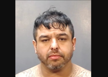 Arrestan a un hombre por secuestrar a su esposa