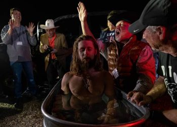 FBI identifica a más de 100 grupos supremacistas en la frontera