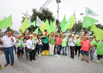 Casa por casa muestran en La Joya su apoyo a Maki Ortiz