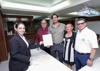Carlos Peña Ortiz Recibe Constancia Oficial para las Elecciones Municipales de Reynosa