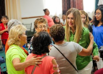 Acompañan más de 400 mujeres del Sur a Maki Ortiz hacia el Senado