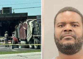 Choque de tráiler robado contra edificio de policía en Texas deja un muerto y tres heridos de gravedad