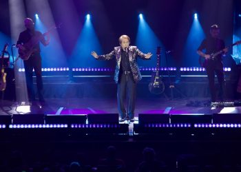 ¡El irrepetible Raphael, nos envuelve con su Gran Noche!