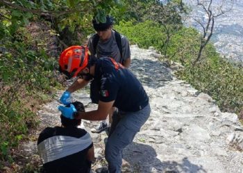 Cae y se lesiona escalando el Cerro de la Silla