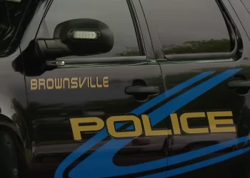 Policía de Brownsville recibe disparo en el pecho