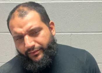 Atropella a recolector para no perder su auto