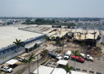 Declaran oficialmente extinto el incendio en Almacenes Ibarra y Arteli Altamira