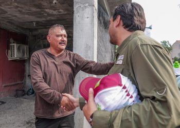 Carlos Peña Ortiz y Maki Ortiz fortalecen su vínculo con los vecinos de la Colonia Villas de Imaq