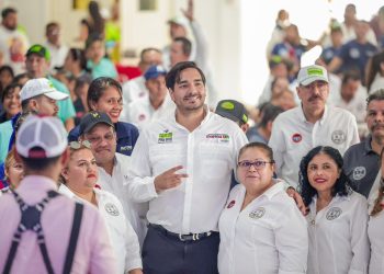 Carlos Peña y Maki Ortiz, Construyendo un Futuro Laboral Prometedor en Reynosa
