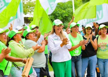 Declaran triunfo a Maki Esther Ortiz Domínguez en tianguis de Jarachina