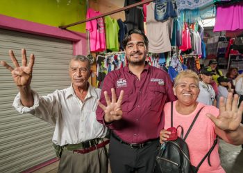 Carlos Peña en su Visita al Tianguis Jarachina