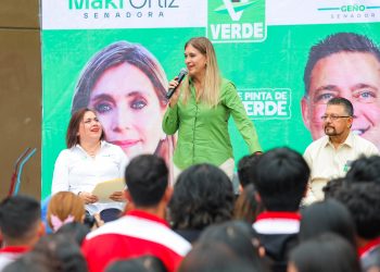 Dialogaron más de Mil universitarios con Maki Esther Ortiz Domínguez