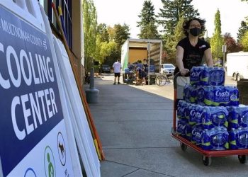 Se resguardan del calor con “centros de enfriamiento” en McAllen
