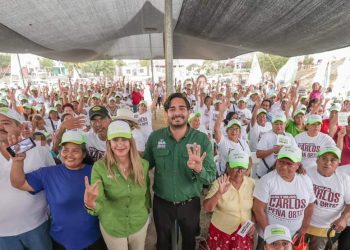 Con cariño ofrecieron apoyo a Maki Ortiz y Carlos Peña en la colonia Tamaulipas