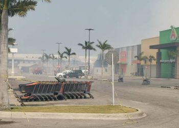 Incendio en Altamira: bomberos luchan contra el fuego que persiste después de 16 horas
