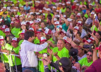Arrollador Triunfo de Carlos Peña Ortiz en el Segundo Cierre de Campaña en la Colonia La Joya ante más de 8 ,500 Asistentes, acompañado por Maki Ortiz