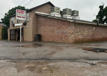 Tiroteo en bar de Fort Worth deja un muerto; sospechoso sigue prófugo