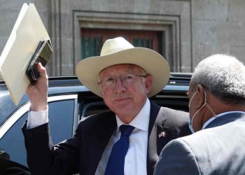 AMLO recibe en Palacio Nacional a asesora de seguridad de Biden y al embajador Ken Salazar