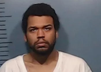 Arrestan a sospechoso de secuestrar a una bebé de 10 meses, asesinar a su madre y a otra mujer a tiros