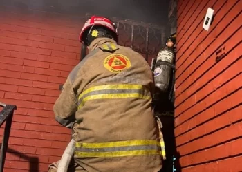 Monterrey: Se incendia departamento en los Condominios Constitución