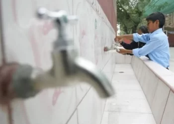 Analizan posibilidad de clases en línea por escasez de agua