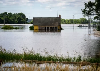 Inundaciones en el Medio Oeste de Estados Unidos dejan una devastación “surrealista”