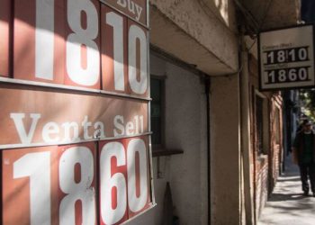 Peso cae 3.6% ante el dólar en primera semana de junio por reformas en Congreso