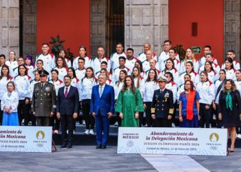 El emotivo abanderamiento a los atletas mexicanos que estarán en París 2024