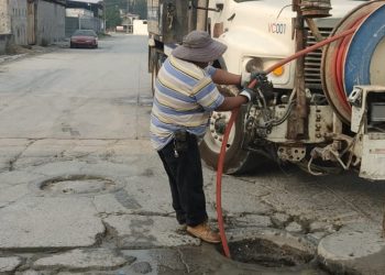 Gobierno de Reynosa realiza sondeo a drenajes sanitarios en el Olmo y Riberas de Rancho Grande