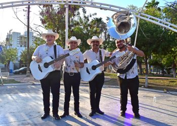 Festeja Gobierno de Reynosa a papá a ritmo norteño