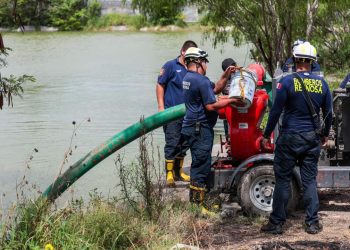 Gobierno de Reynosa instala bomba de agua en Paseo de las Flores para evitar inundaciones