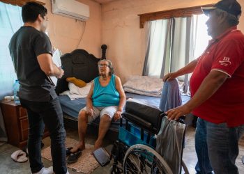 Beneficia Gobierno de Reynosa a ciudadanos con entrega de sillas de ruedas