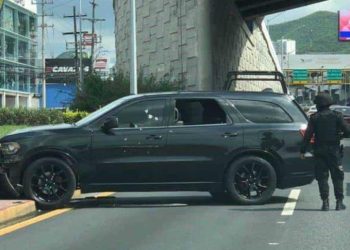 Acribillan a conductor en importante cruce de avenidas de Monterrey