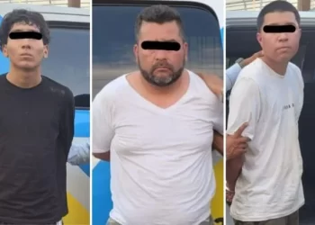 Monterrey: Detienen a 3 por robar iPhone a una mujer