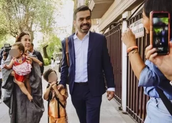 Jorge Álvarez Máynez acude a votar en la Ciudad de México