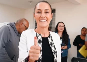 Claudia Sheinbaum acude a votar