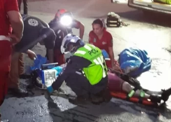 Madre e hija mueren al volcar auto y caer a la presa “La Boca”
