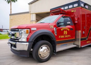 Madre de cinco hijos y esperando gemelos pierde su hogar en un incendio en Mission