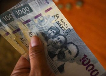 Continúa el peso perdiendo terreno por preocupaciones en torno a la reforma judicial