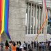 Rompen banderas LGBTIQ+ en oficinas del Infonavit