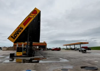 Sigue Beryl su paso por Estados Unidos