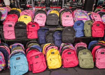 Recibe Gobierno de Reynosa mochilas y kits escolares para más de 200 estudiantes