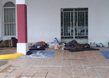 Personas sin hogar se refugian en antiguo asilo de Reynosa