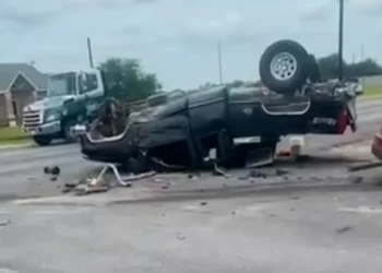 Condado Hidalgo: Conductor huye tras volcar un vehículo y chocar Otro