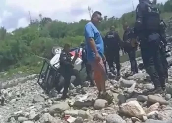 Nuevo León: Mueren 3 policías de Escobedo tras volcadura