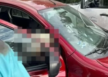 Asesinan a hombre dentro de su auto en avenida Ruiz Cortines
