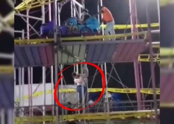 Quedan atrapados en montaña rusa