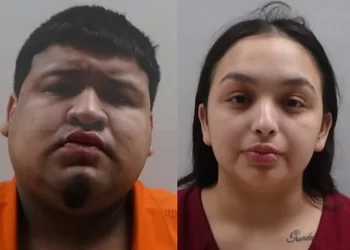 Hallan a bebé descalzo en la calle