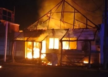 Incendian con Bombas Molotov dos Restaurantes en Veracruz