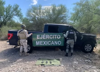 Encuentran a 2 mujeres de Arizona muertas en vehículo volcado en carretera de México